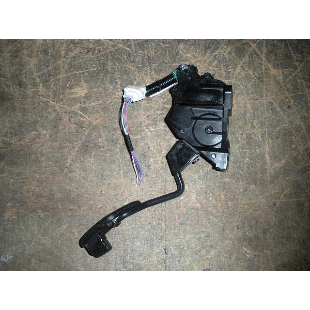 タント DBA-LA600S アクセルペダル 純正品番78110-B2121 管理 タント DBA-LA600S アクセルペダル 純正品番78110-B2121 管理