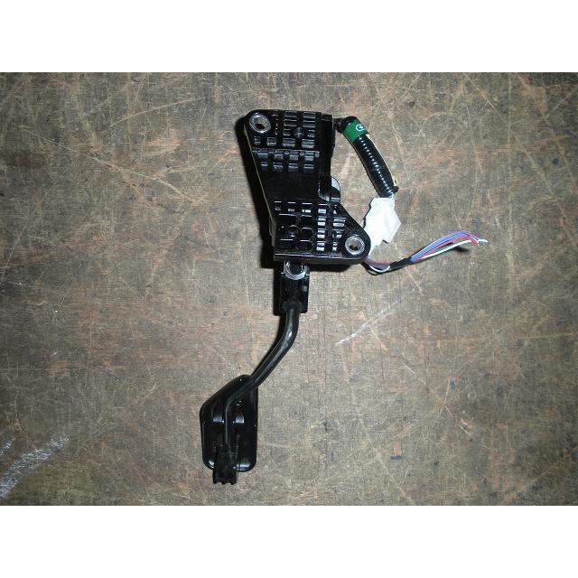 タント DBA-LA600S アクセルペダル 純正品番78110-B2121 管理 タント DBA-LA600S アクセルペダル 純正品番78110-B2121 管理