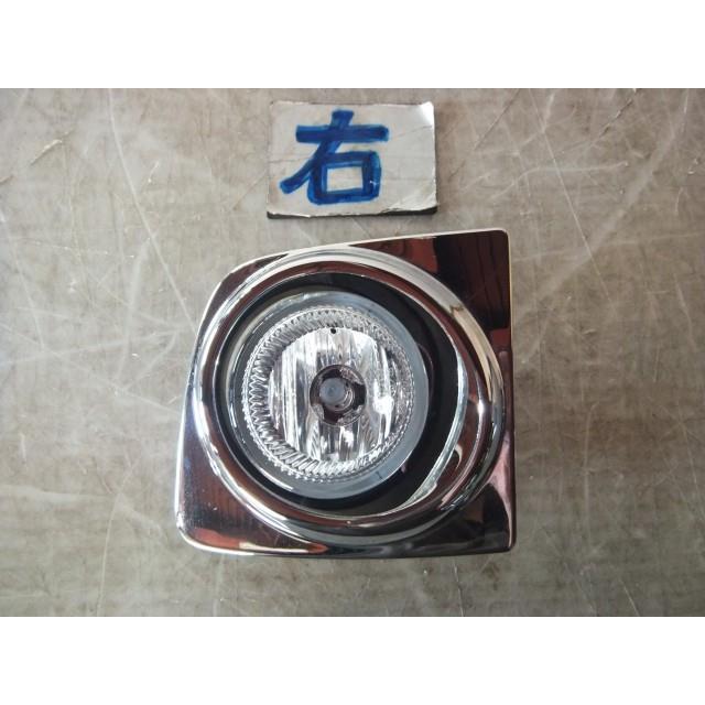 タント DBA-L375S 右フォグランプ 純正品番81210-B2420 管理番号AB2608