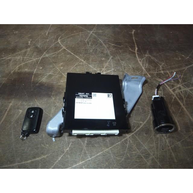 カローラフィールダー DBA-NZE161G キーレスリモコン 純正品番89904