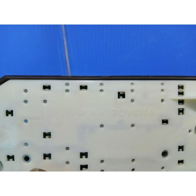 アクア DAA-NHP10 パワーウインドウスイッチ 純正品番84820-33260 管理