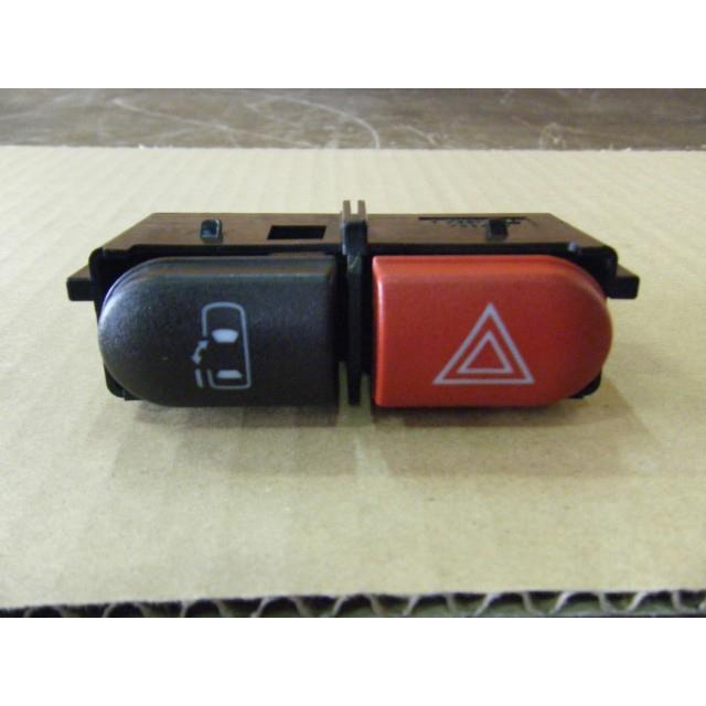 ポルテ DBA-NCP141 ハザードスイッチ 純正品番84330-52060 管理番号