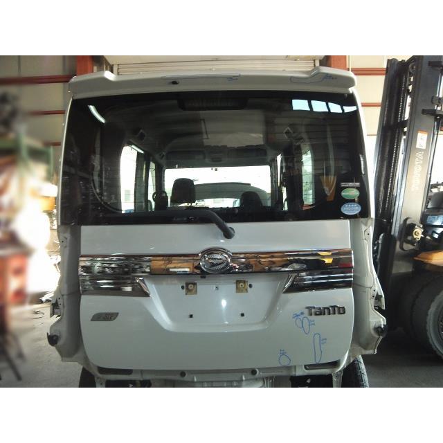 タント DBA-LA600S バックドア リアゲート カラー番号W24 パール