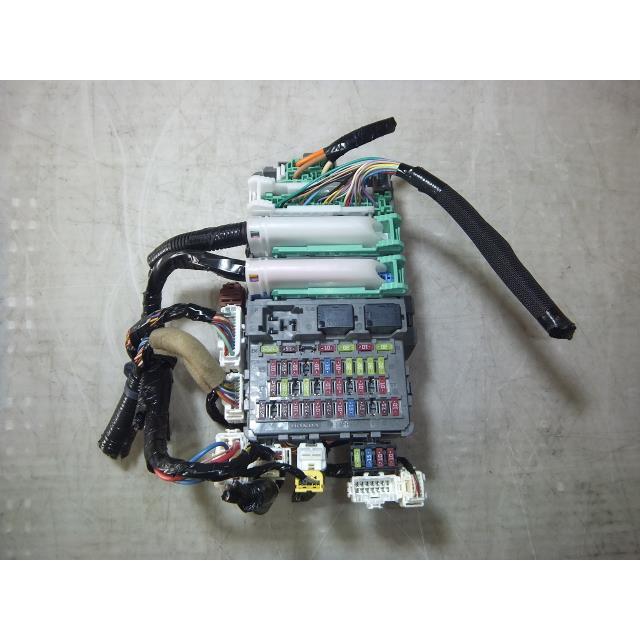 Jade ジェイド DAA-FR4 ヒューズボックス 室内側 純正品番38200 Jade ジェイド DAA-FR4 ヒューズボックス 室内側 純正品番38200