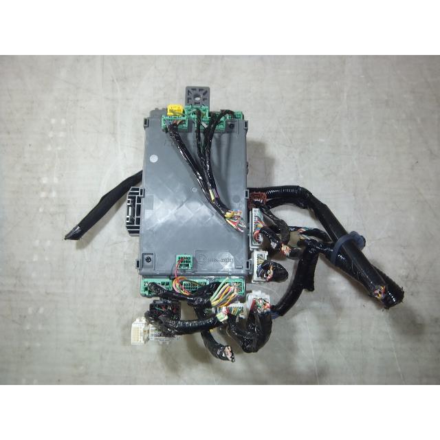 Jade ジェイド DAA-FR4 ヒューズボックス 室内側 純正品番38200 Jade ジェイド DAA-FR4 ヒューズボックス 室内側 純正品番38200