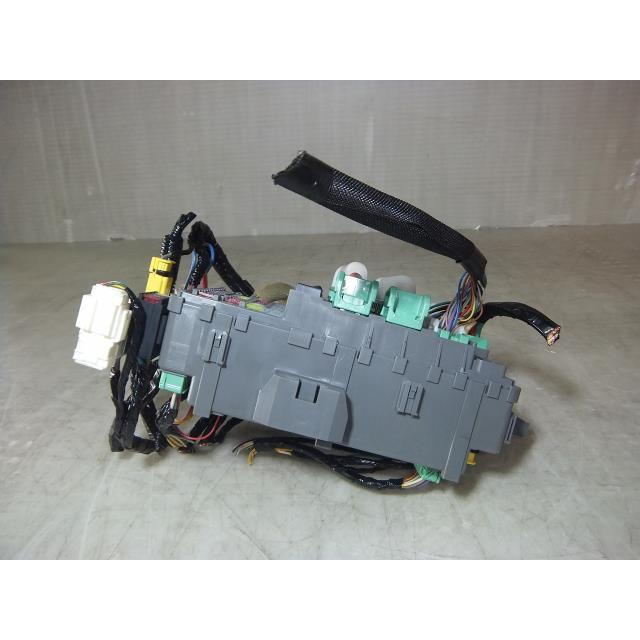 Jade ジェイド DAA-FR4 ヒューズボックス 室内側 純正品番38200 Jade ジェイド DAA-FR4 ヒューズボックス 室内側 純正品番38200