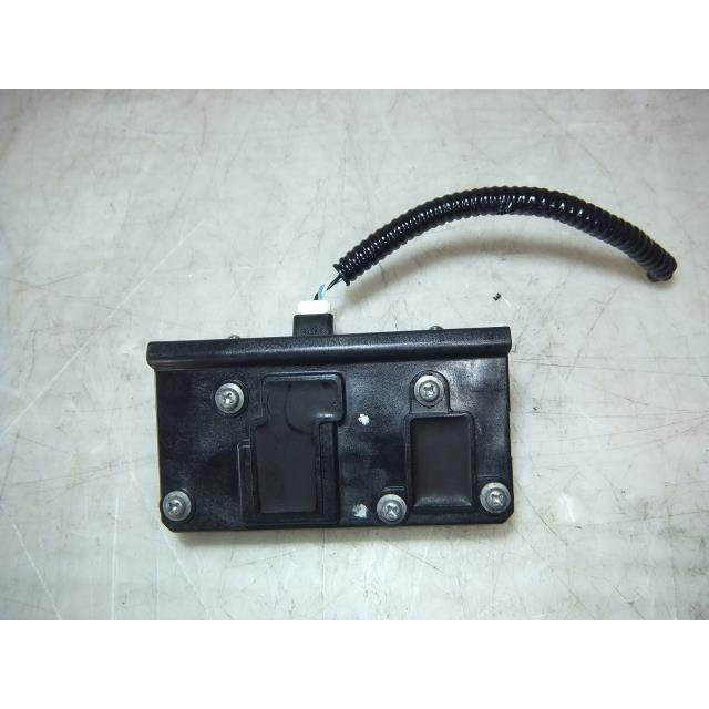 Jade ジェイド DAA-FR4 テールゲートオープンスイッチ 純正品番74810