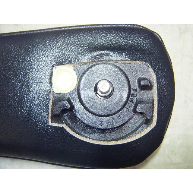 ヴォクシー DBA-ZRR70W 左フロントアームレスト 純正品番72880-28G40