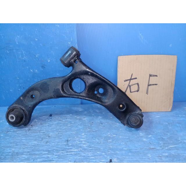 ムーヴ、エッセ　リアアクスル　フロントロアアーム エッセ DBA-L235S 右フロントロアアーム 純正品番48068-B2050