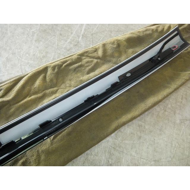 フィット 6AA-GR3 左フロントウインドウシールドサイドガーニッシュ