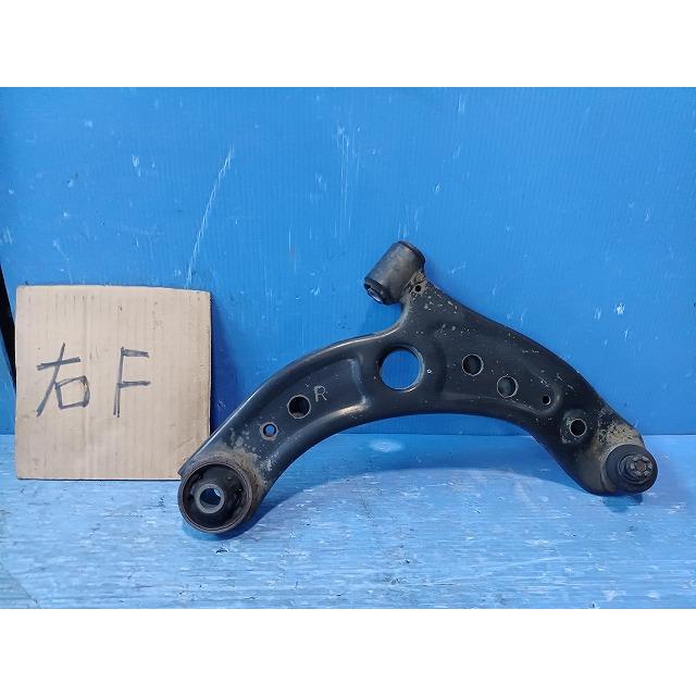 パッソ DBA-M700A 右フロントロアアーム 純正品番48068-B1120 管理番号