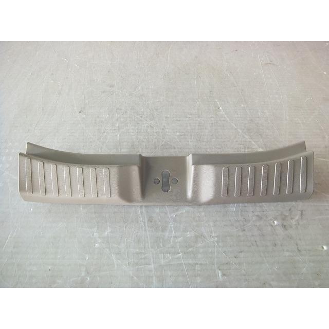 ＊ no3b N-BOX 6BA-JF3 リアエンドトリム 純正品番84640-TTA-003ZA 管理番号