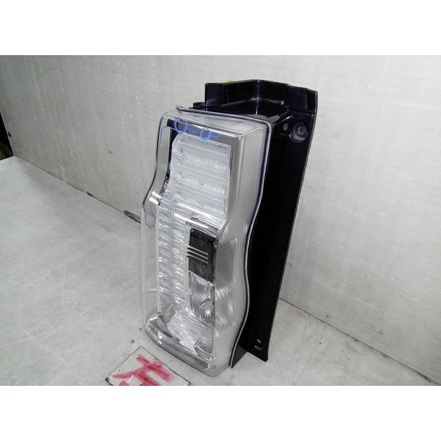タント DBA-LA600S 左テールランプ ブレーキランプ ストップランプ