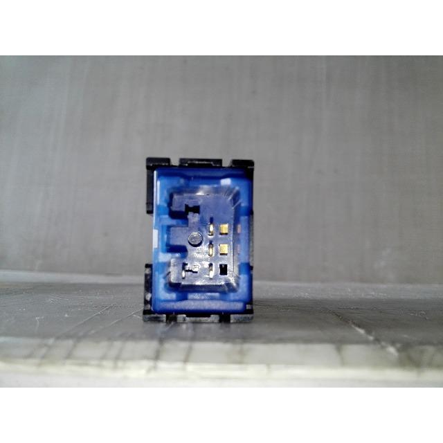 ソリオ DBA-MA15S FAR-NEAR切替スイッチ 純正品番37695-73P00 管理番号
