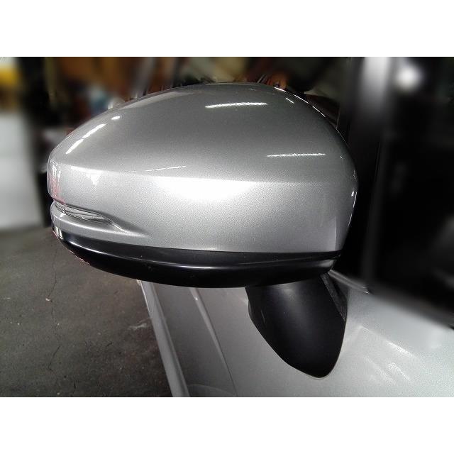 フィット DBA-GK3 右ドアミラー カラー番号NH823M ティンテッド