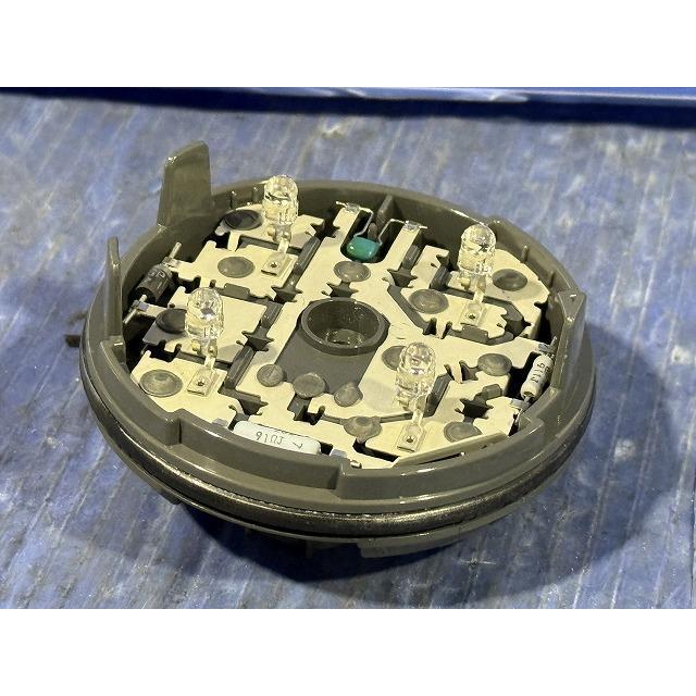 アクア DAA-NHP10 右テールランプストップ部 ブレーキランプ 純正品番