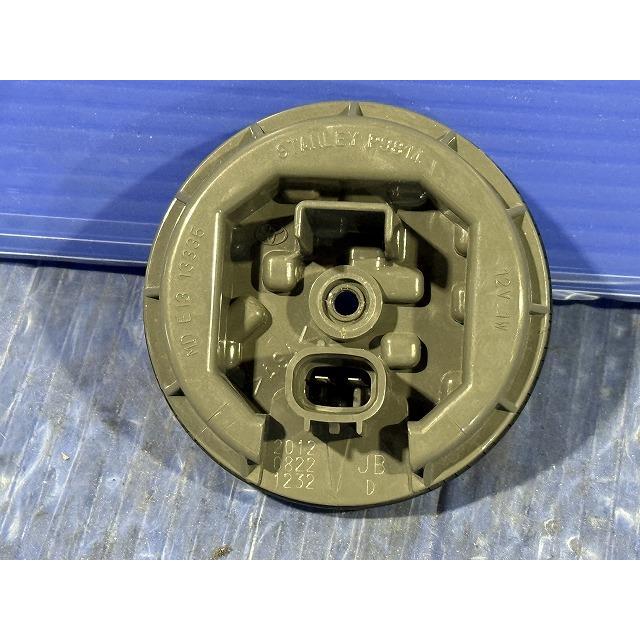 アクア DAA-NHP10 右テールランプストップ部 ブレーキランプ 純正品番