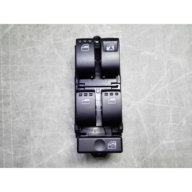 タント DBA-LA600S パワーウインドウスイッチ 純正品番84820-B2440