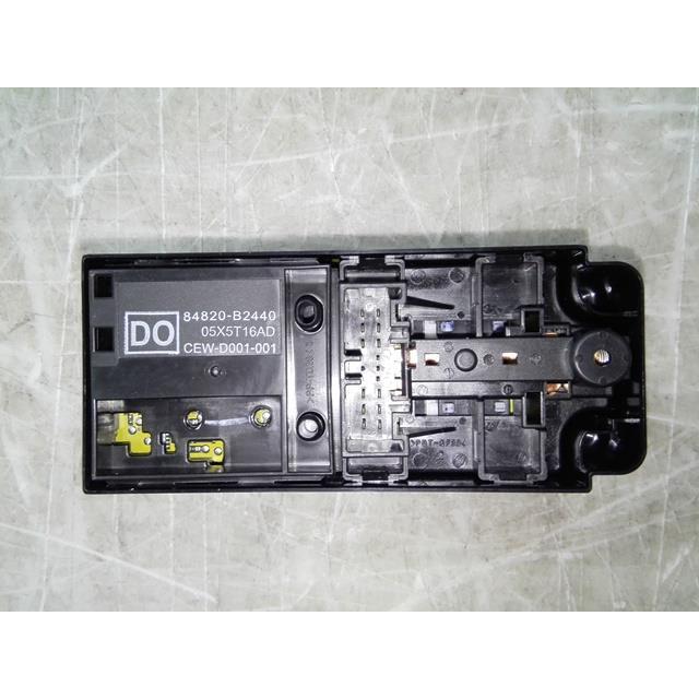 タント DBA-LA600S パワーウインドウスイッチ 純正品番84820-B2440