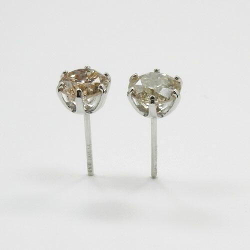 プラチナ（PT900）シャンパンカラー ダイヤモンド0.55ｃｔｘ2（トータル1.1カラット）六本爪ピアス(通常芯・シリコンキャッチ付)の画像