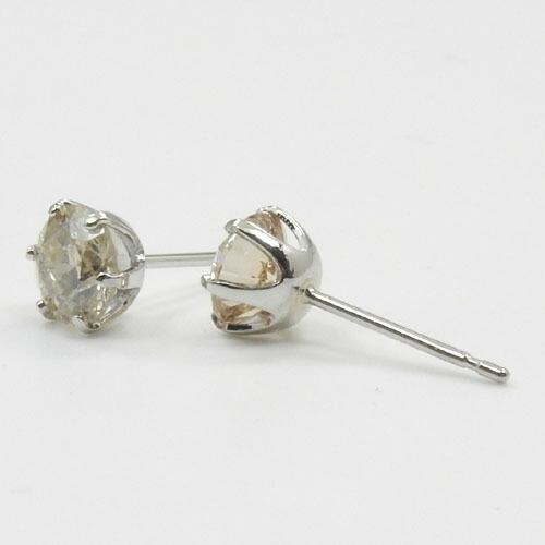プラチナ（PT900）シャンパンカラー ダイヤモンド0.55ｃｔｘ2（トータル1.1カラット）六本爪ピアス(通常芯・シリコンキャッチ付)の画像