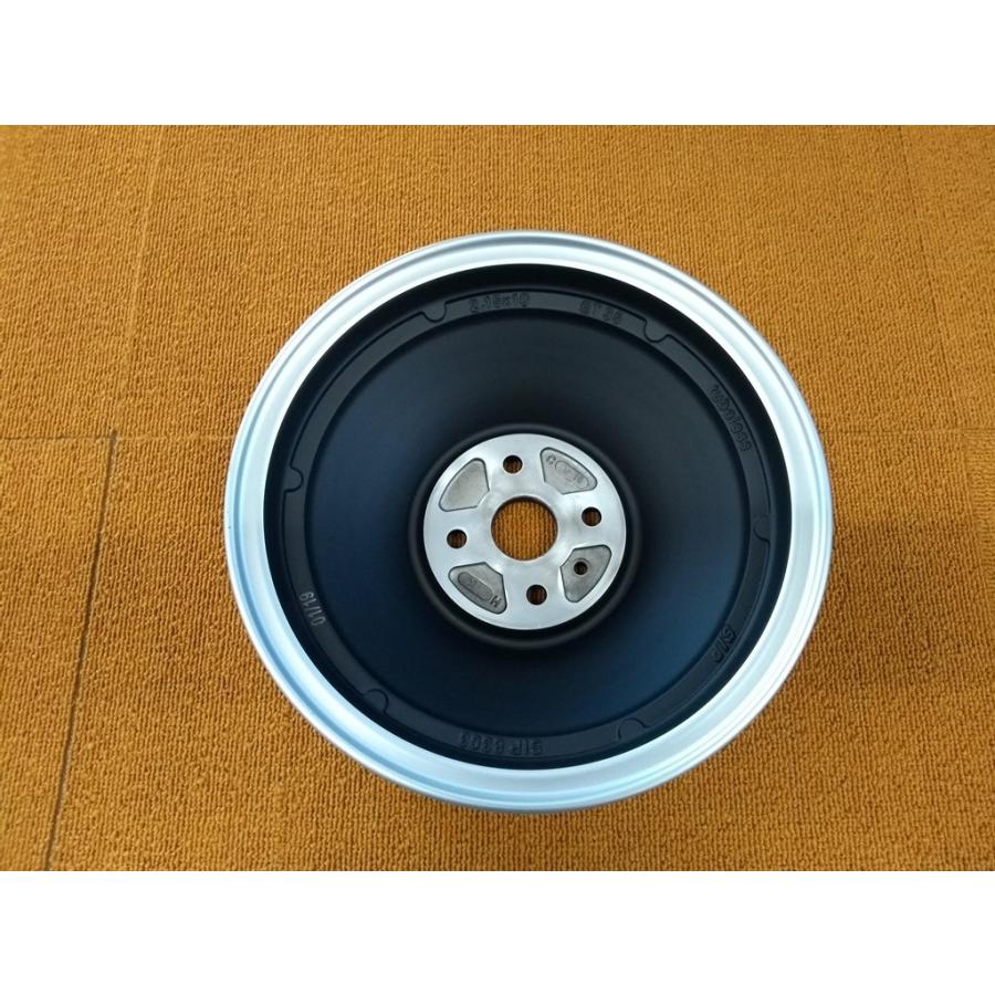 チューブレスホイール VESPA 50s / 90/ 100用 2.15-10 ブラック チューブレスホイール VESPA 50s / 90/ 100用 2.15-10 ブラック
