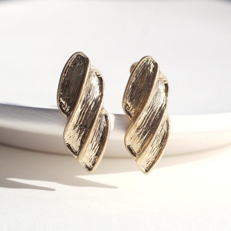 も*し様 アクセサリー まとめ売り 大量 約3kg ゴールド/シルバー色 イヤリ イヤリング 20代 30代 40代 50代 大ぶり カジュアル ゴールド シルバー