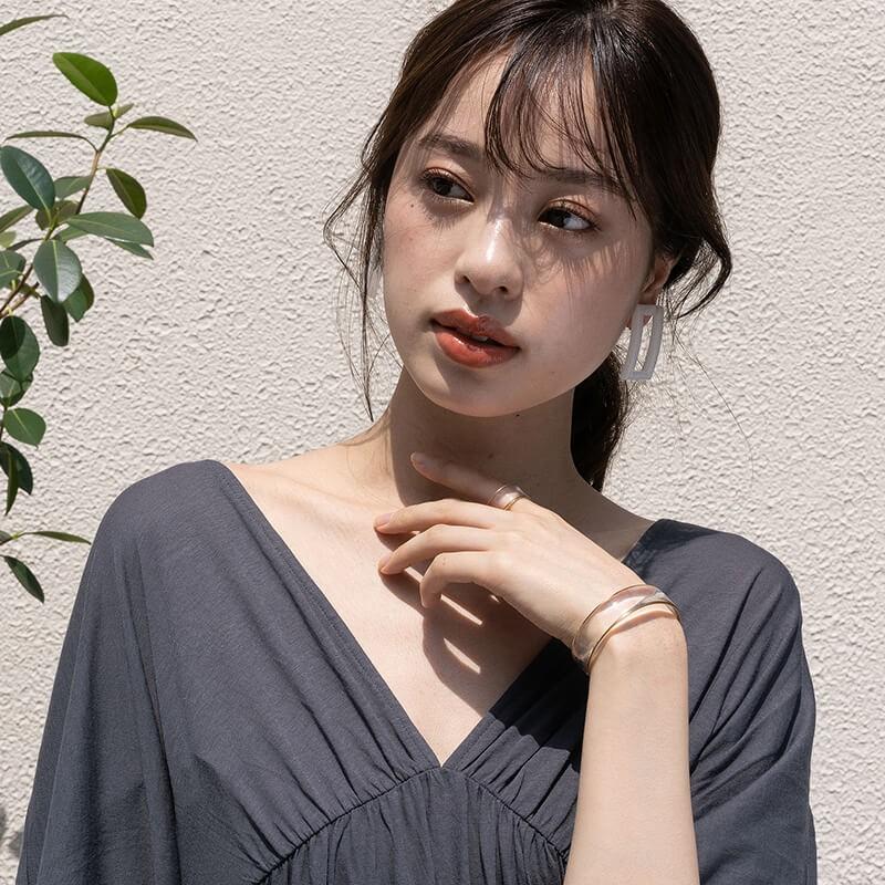 バングル レディース おしゃれ クリア 太め ゴールド ライン 代 30代 40代 50代 シンプル オシャレ Ladys 女性 ブレスレット アバスクデザイン 金属アレルギー対応 通販 Yahoo ショッピング