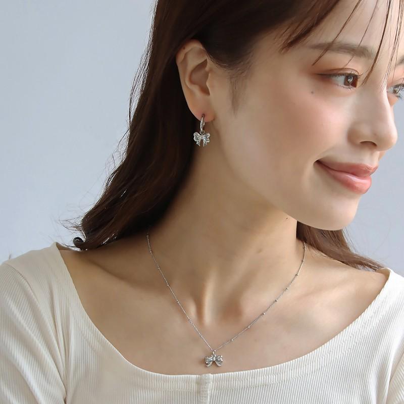 ピアス リボンフープピアス 揺れる 華奢 小さいゴールド シルバー 金属