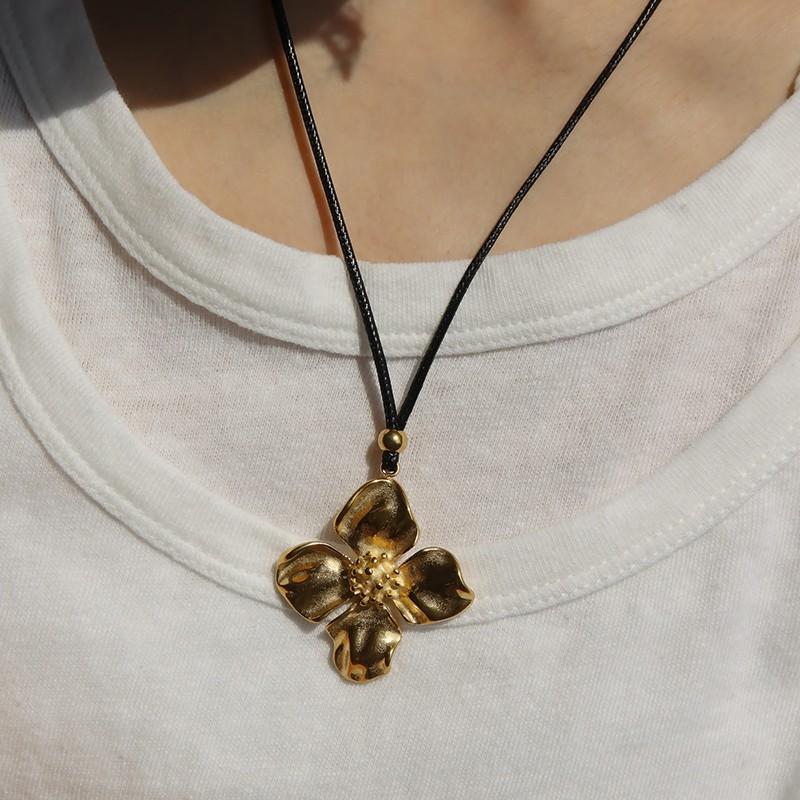 レザーブレイド ペンダント ネックレス レザーブレイド ペンダント ネックレス ファッション 通販