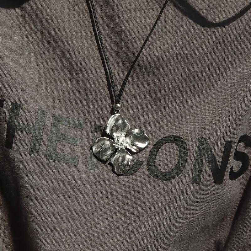 ネックレス 長さ調節可能 フラワーペンダント 革紐ネックレス コード