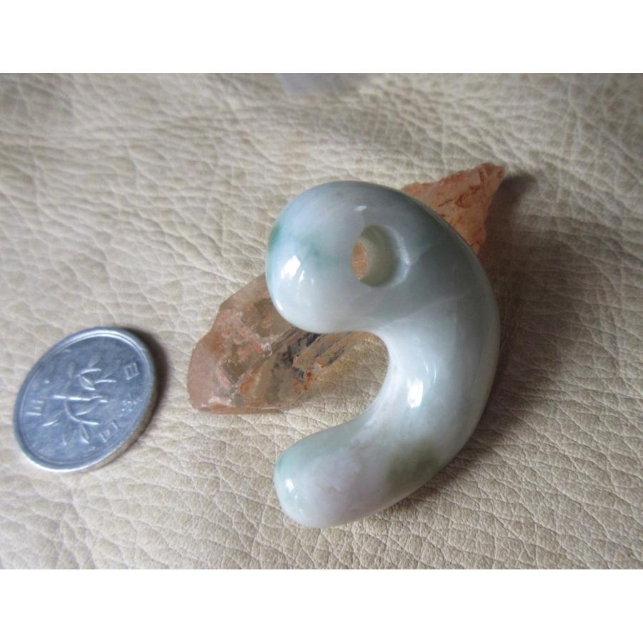 新潟県糸魚川産、本翡翠、勾玉・まがたま Jade ,J2 :J2B:ABC-925