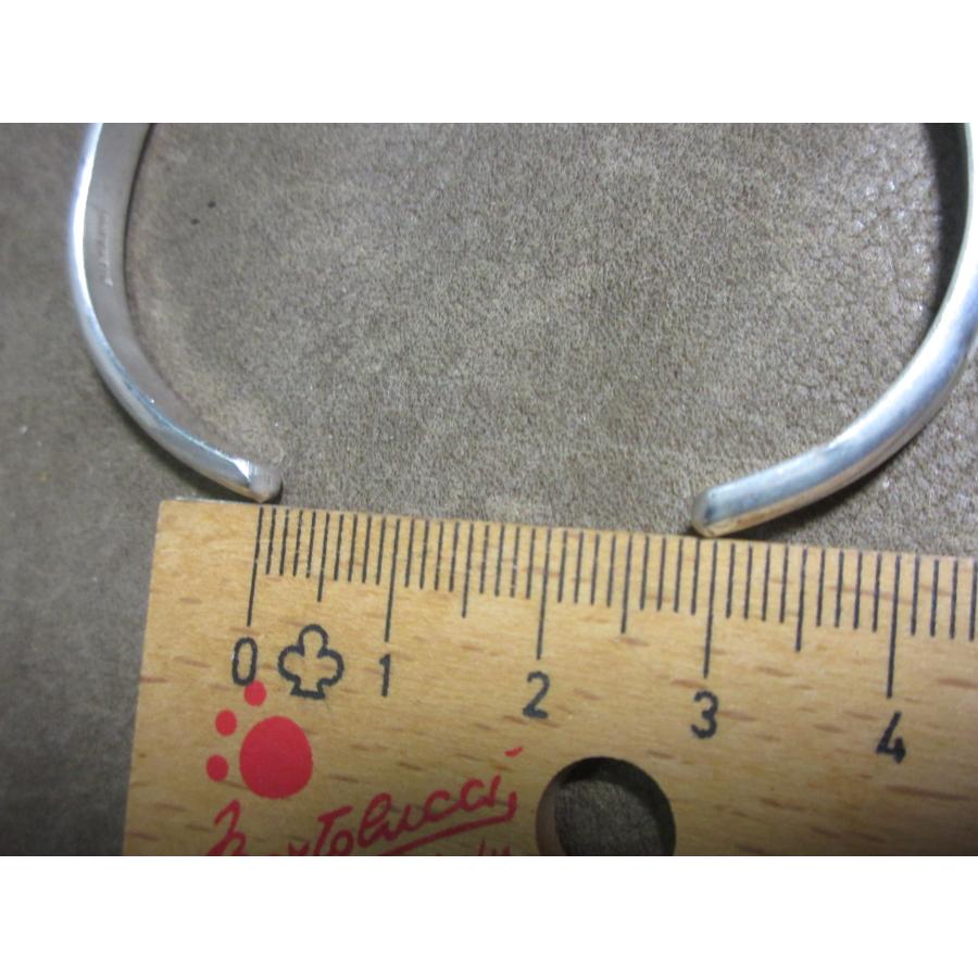 a10196 インディアンジュエリー スタンプワーク スワティカ バングル Ray Adakai - Navajo ナバホ族の人気アーティスト。特徴的なデザインと