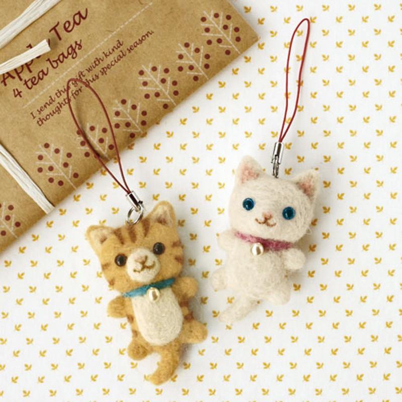 ハマナカ ふわふわ羊毛でつくるフェルト猫 白ねことトラねこの