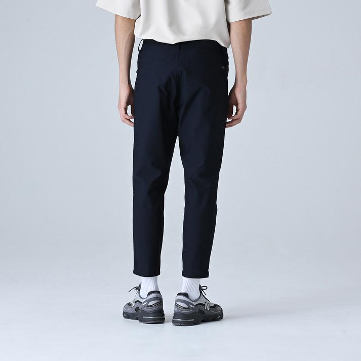 New Balance（ニューバランス） M MET24 Slim Tapered Fit パンツ