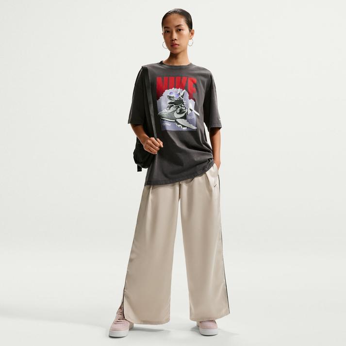 NIKE（ナイキ） レディース W DOG GFX OS TEE ショートスリーブ IR7588