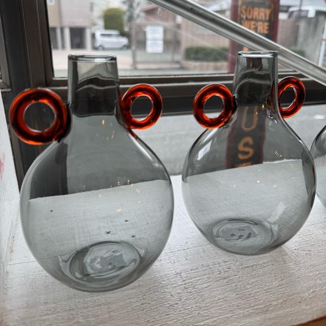 カラーガラスベース　スモークグレー　フラワーベース　ガラススタンドベース　花瓶　1輪挿し　花　リビング　ベランダ　ガーデニング　球状　 |  | 02