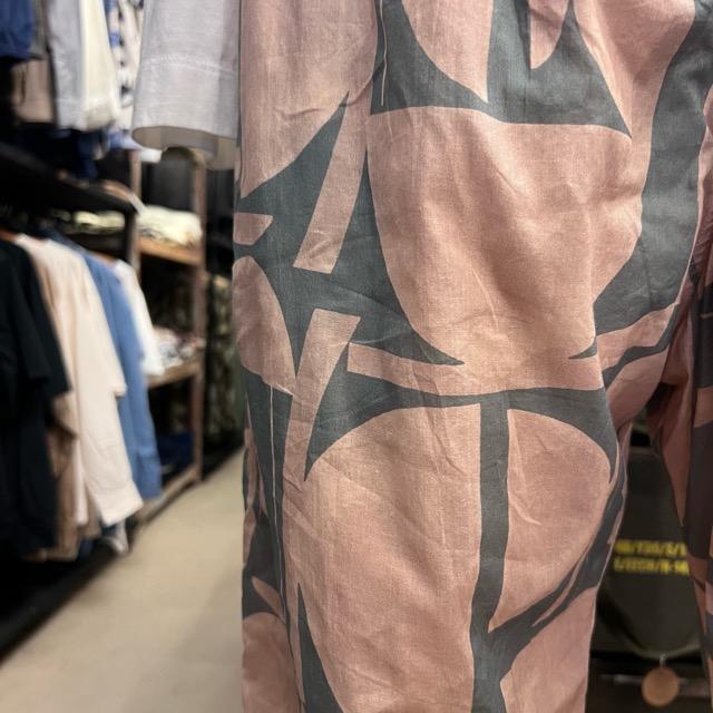 ICHI ICHI（イチ） コットンプリント幾何学柄パンツ