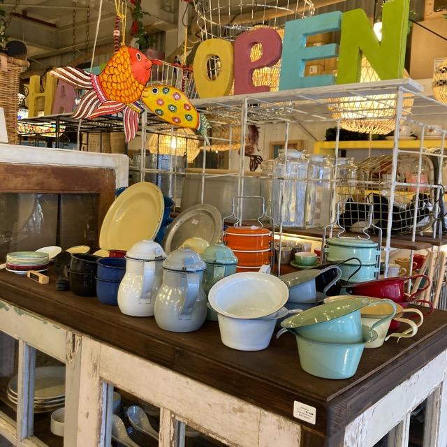 パキスタンホーロー レクタングルトレー 全3色 グレー レッド ブラック