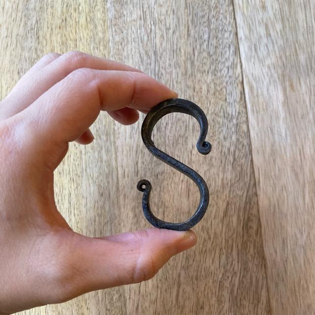 インド 手打ちの黒鉄S字フック 平板 S アイアン Sカン 店舗 ディス 