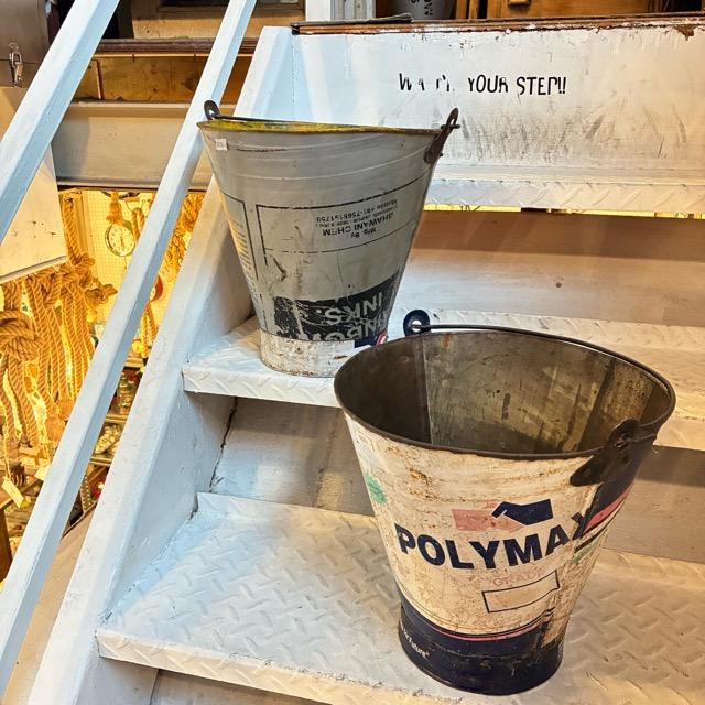 インド　リサイクルアイアンバスケット　L　RECYCLED BUCKET　アイアン製バケツ　ガーデニング　ゴミ箱　鉢カバー　アソート　プランターカバー　 |  | 08