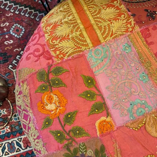 【新品】インド　古布ザリ刺繍パッチワーク クロス（象） 新品】インド 古布ザリ刺繍パッチワーク クロス（象）