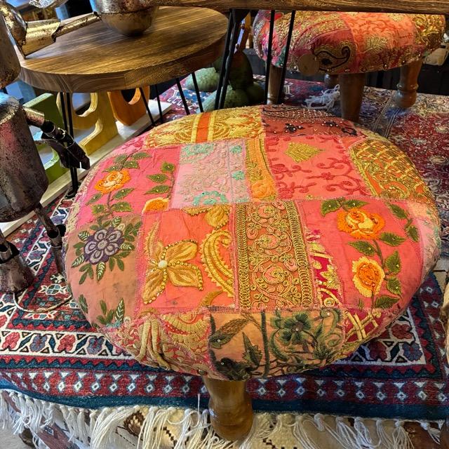 【新品】インド　古布ザリ刺繍パッチワーク クロス（象） 新品】インド 古布ザリ刺繍パッチワーク クロス（象）