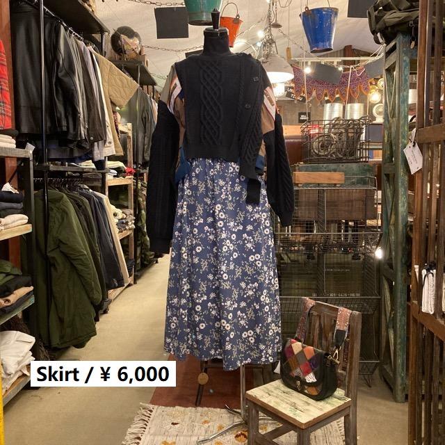 TOPANGA Lady's　レトロフラワーロングスカート　ネイビー　花柄　小花柄　コットン　ボトム　ボタニカル　ニット　ブラウス　Tシャツ　ブーツ　 | 