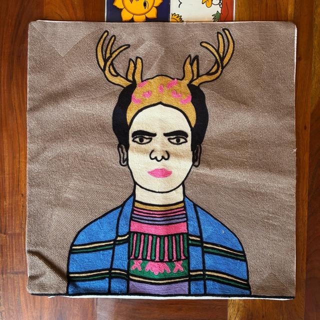 TOPANGA Homefurnishing Art Embroidery Cushion Cover　45×45cm　D　アートエンブロイダリークッションカバー　ベージュ　フリーダ　刺繍　 |  | 02