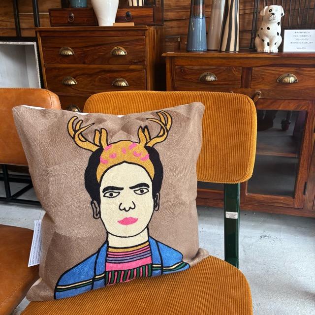 TOPANGA Homefurnishing Art Embroidery Cushion Cover　45×45cm　D　アートエンブロイダリークッションカバー　ベージュ　フリーダ　刺繍　 |  | 08
