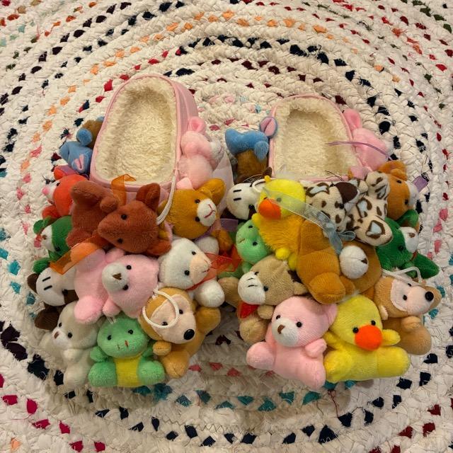 スリッパ　ぬいぐるみ Amazon.co.jp: ジャグラー ツノっちぬいぐるみスリッパ : おもちゃ