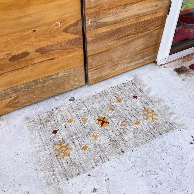 TOPANGA Homefurnishing　トライバルエンブロイダリーウールラグマット　アイボリー　50×80cm　玄関マット　ラグマット　羊毛　刺繍 |  | 01