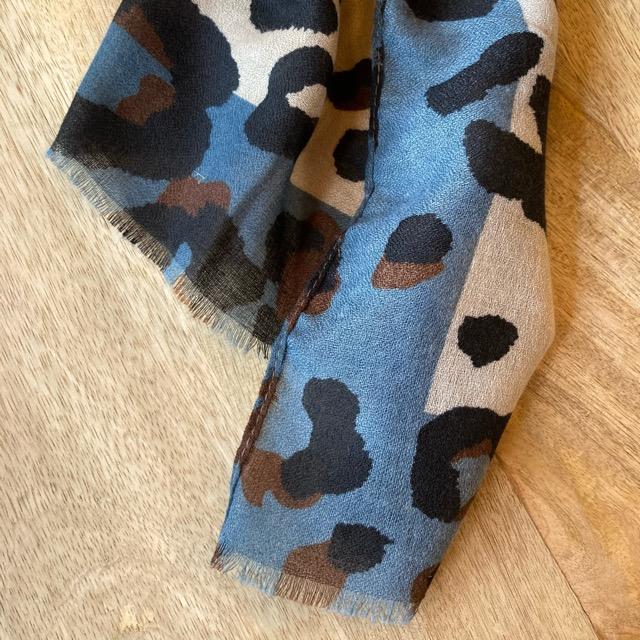 TOPANGA Accessory　スムースビッグストール　モダンレオパード　ブルー　ショール　マフラー　大判ストール　羽織　薄手　フリンジ　冷房対策 |  | 02