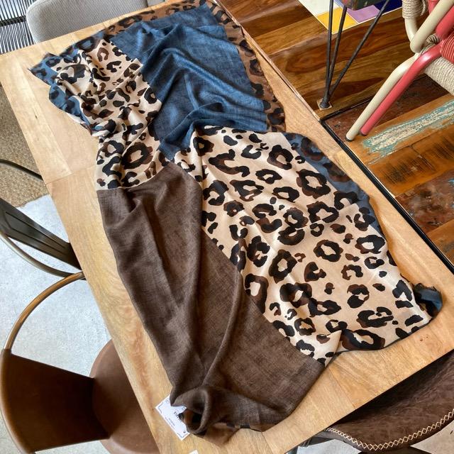 TOPANGA Accessory　スムースビッグストール　モダンレオパード　ブルー　ショール　マフラー　大判ストール　羽織　薄手　フリンジ　冷房対策 |  | 03